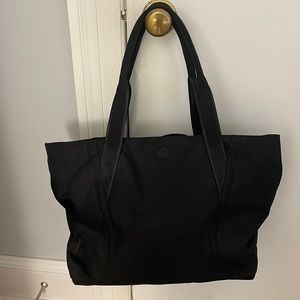 lululemon black tote bag